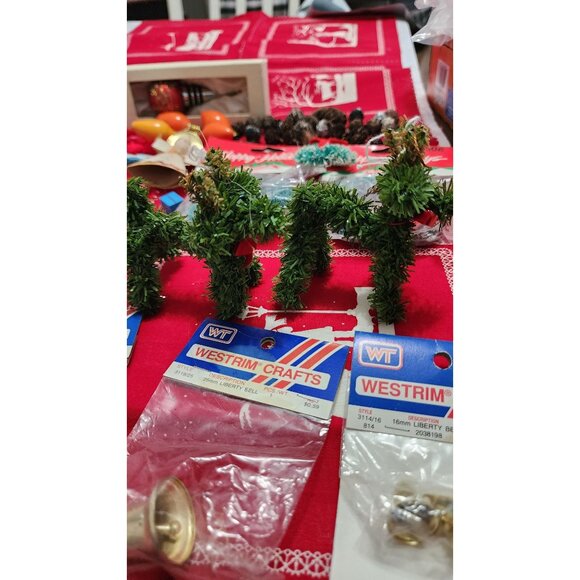 Vintage Christmas Ornament Lot Wreaths Bells Figurines Pinecones Leewards Westri - Picture 2 of 16